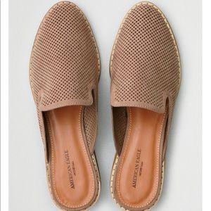 Size 8 perforated Mules- tan